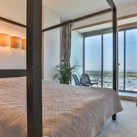 Panoramic Sea Views